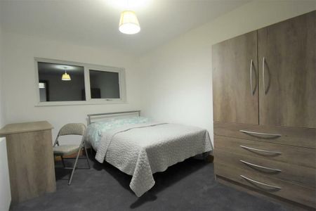 8 bedroom semi-detached house to rent - Photo 5