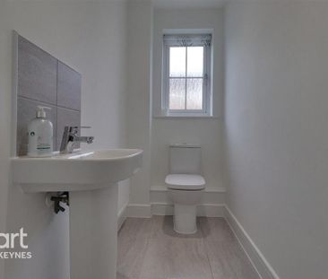 4 bedroom detached house to rent - Photo 2