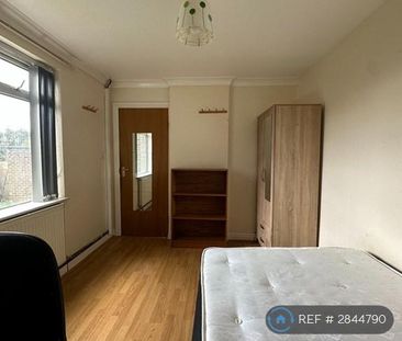 1 bedroom in a house share to rent - Photo 2