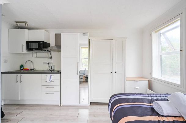 Studio to rent - Photo 1