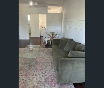 2 BEDROOM, FULLY FURNISHED UNIT IN NORTH WARD + ELECTRICITY AND WIF... - Photo 2