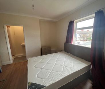 4 bedroom property to rent Ladysmith Road, Grimsby, Lincolnshire, DN32 - Photo 5