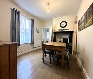 6 bedroom terraced house to rent - Photo 4