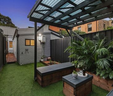 Sophisticated home in cul de sac - Photo 6