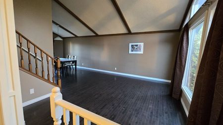 8 Hawkwood Way Northwest, Calgary - Photo 4