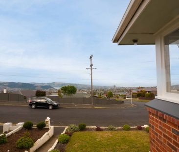 Sunny and solid home in Halfway Bush - Photo 1