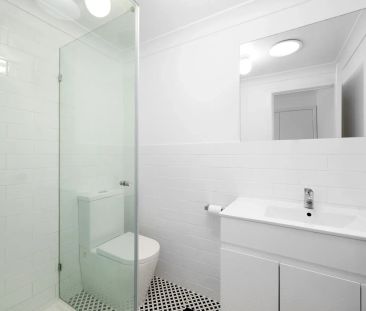 Charming, Fully Refreshed 3-Bedroom Home in a Prime South Melbourne... - Photo 4