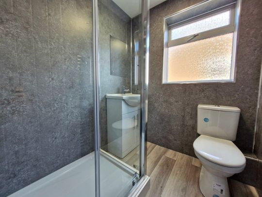 3 bedroom semi-detached to let - Photo 1