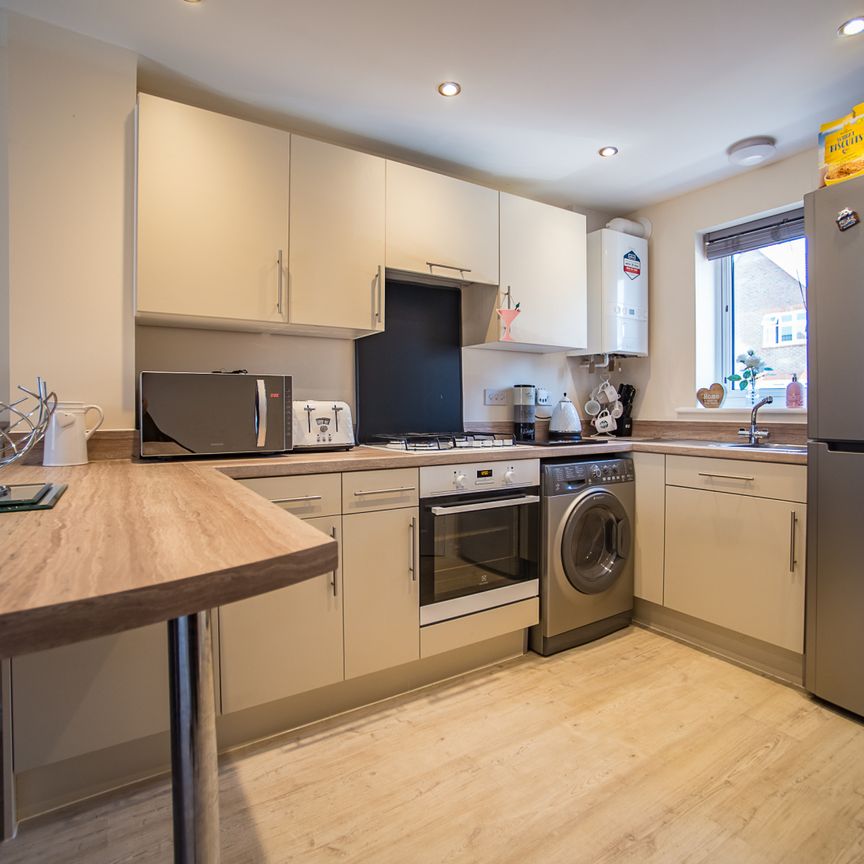 2 Bed Mid Terraced - Photo 1