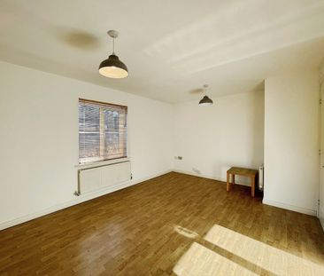 Sachfield Drive, Chafford Hundred, Grays, RM16 - Photo 1