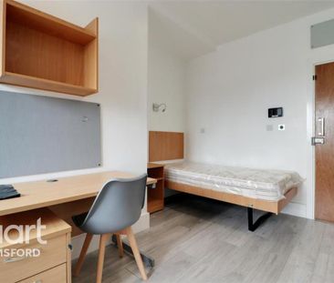 1 bedroom in a house share to rent - Photo 2