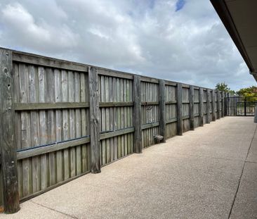 12 Lancaster Way, 4740, Ooralea - Photo 1
