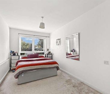 Woodford New Road, E18 - Photo 2