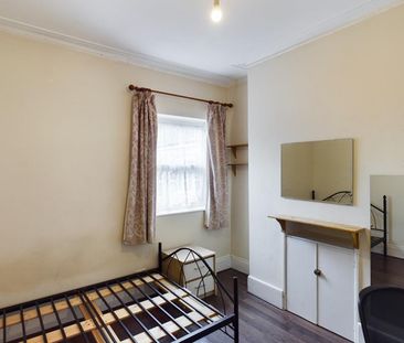 4 bedroom House To Let - Photo 6