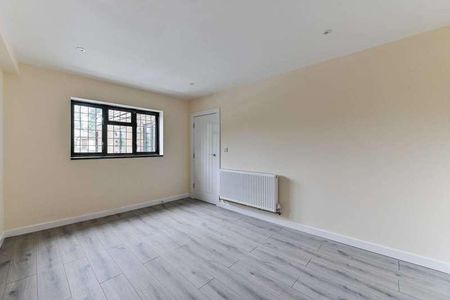 Station Approach Road, Sutton, KT20 - Photo 4