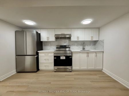 62 Phoenix Boulevard #Bsmt - Photo 3