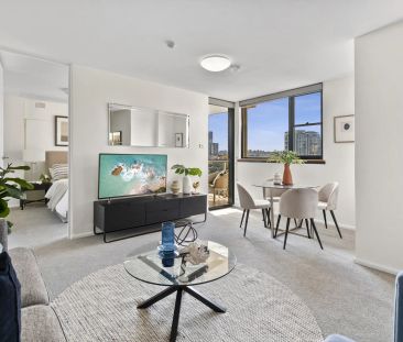 Lavender Bay views in prime waterfront tower - Photo 1