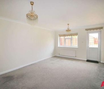 Christopher Close, Hornchurch, RM12 - Photo 4