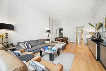 5 bedroom flat in South Kensington - Photo 2