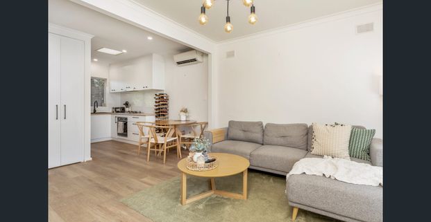 Modern Unit in a Quiet Group – Convenience at Your Doorstep - Photo 1