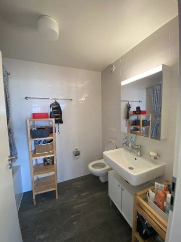 Splendide appartement entièrement agencé avec balcon. - Photo 5