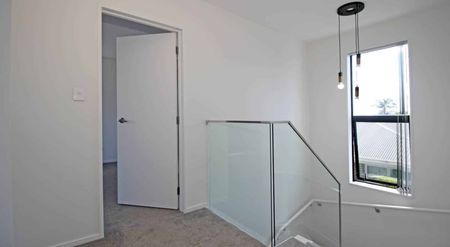 Located in the heart of Howick - Photo 5