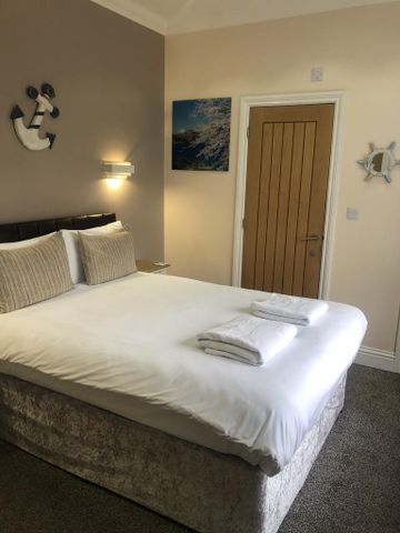 4 bedroom hotel room to rent - Photo 3