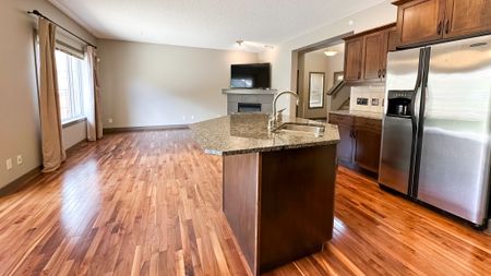 Executive 3+1 Bedroom Home In Springbank Hill . - Photo 3