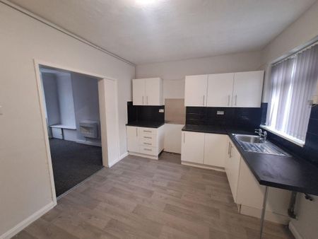 3 bedroom terraced house to rent - Photo 4
