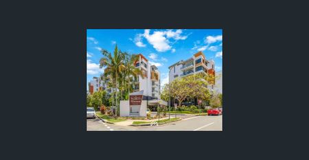 UNIQUE TOP FLOOR APARTMENT WITH IMPRESSIVE VIEWS. - Photo 5