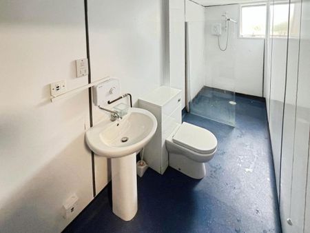 1 bedroom parking to rent - Photo 5