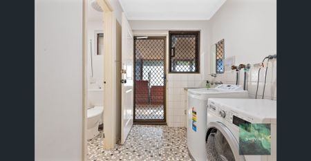 For Rent – Spacious 3x1 Home on Huge Block - Photo 4