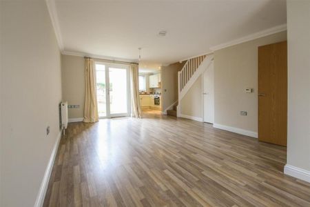 3 bedroom end of terrace house to rent - Photo 2