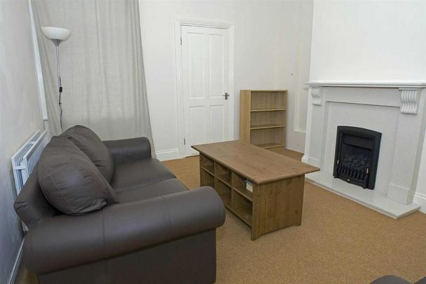 2 bedroom ground floor flat to rent - Photo 1