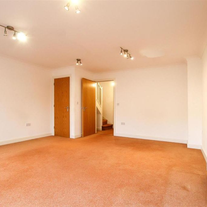 5 bedroom townhouse to rent - Photo 1