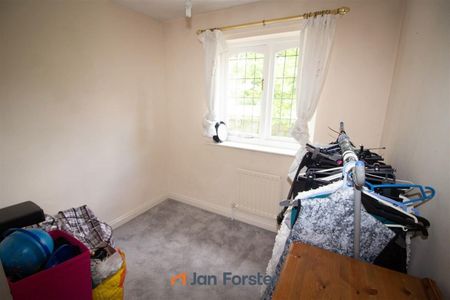 4 Bedroom House - Detached - Photo 2