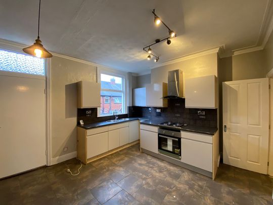 4 Bed Terraced House, Highfield Road, LS13 - Photo 1