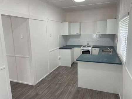 Absolute beachfront studio living! - Photo 3