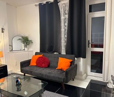 2 Bed Flat, Darlington House, SW8 - Photo 1