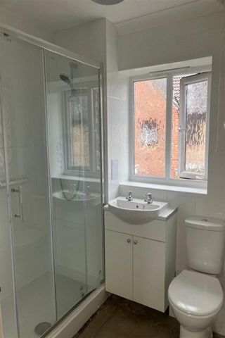 1 bedroom retirement property to rent - Photo 4