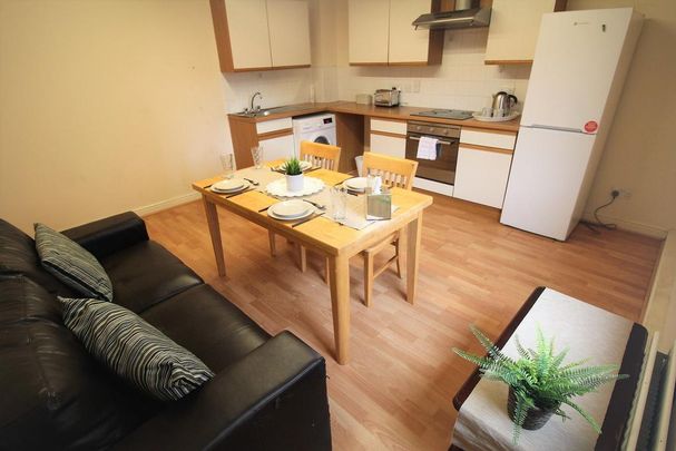 3 bedroom flat to rent - Photo 1