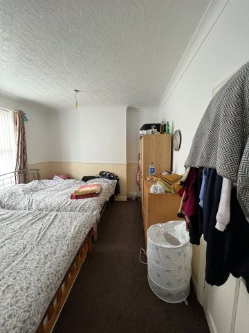 3 Bed End Terrace, Stanley Road, NG7 - Photo 2