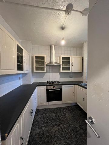 3 bedroom flat to rent - Photo 5