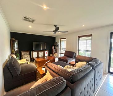 Perfect Family Home In Ideal Location - Photo 1
