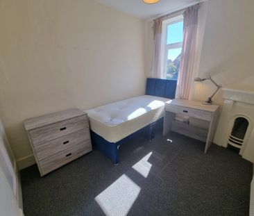 4 Bed Student Accommodation - Photo 3