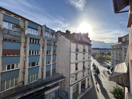 Appartement À Louer 1 Pièce , 30 M² - Photo 2