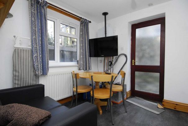 2 bedroom house share to rent - Photo 1