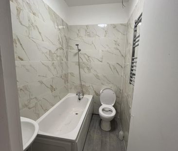 3 bedroom flat to rent - Photo 2