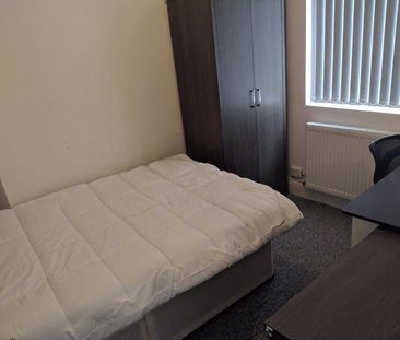 2 Bedroom House - Photo 2