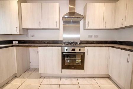 2 bedroom semi-detached house to rent - Photo 5